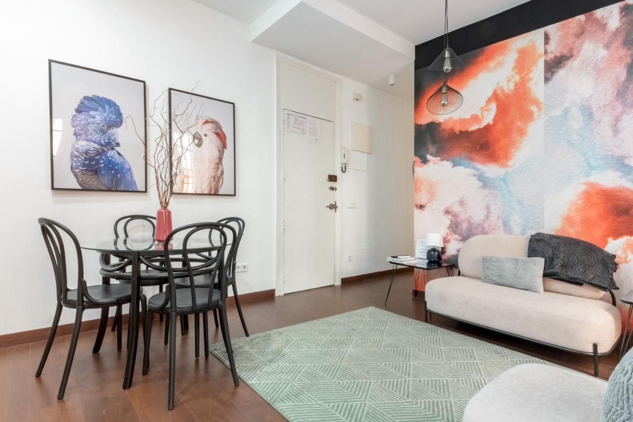 2 Bedrooms 2 Bathrooms Furnished - Malasana - Bright Stylish - Mintystay มาดริด ภายนอก รูปภาพ