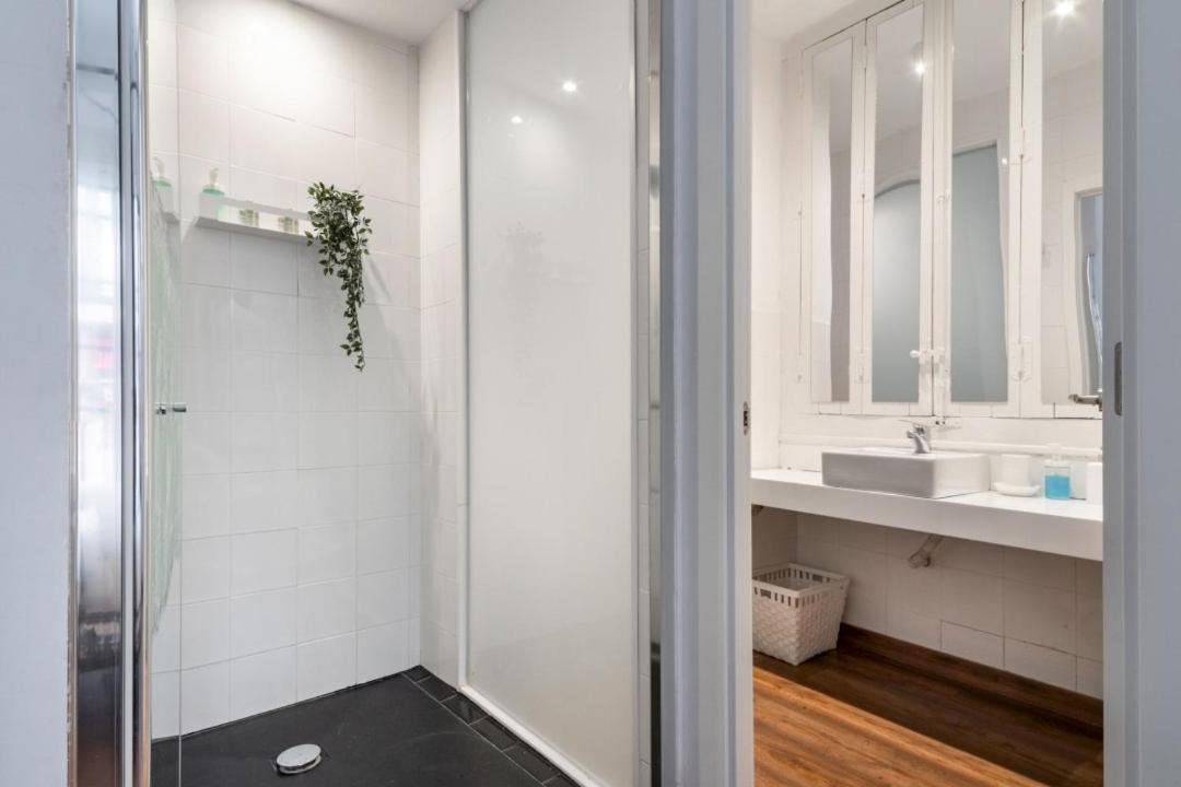 2 Bedrooms 2 Bathrooms Furnished - Malasana - Bright Stylish - Mintystay มาดริด ภายนอก รูปภาพ