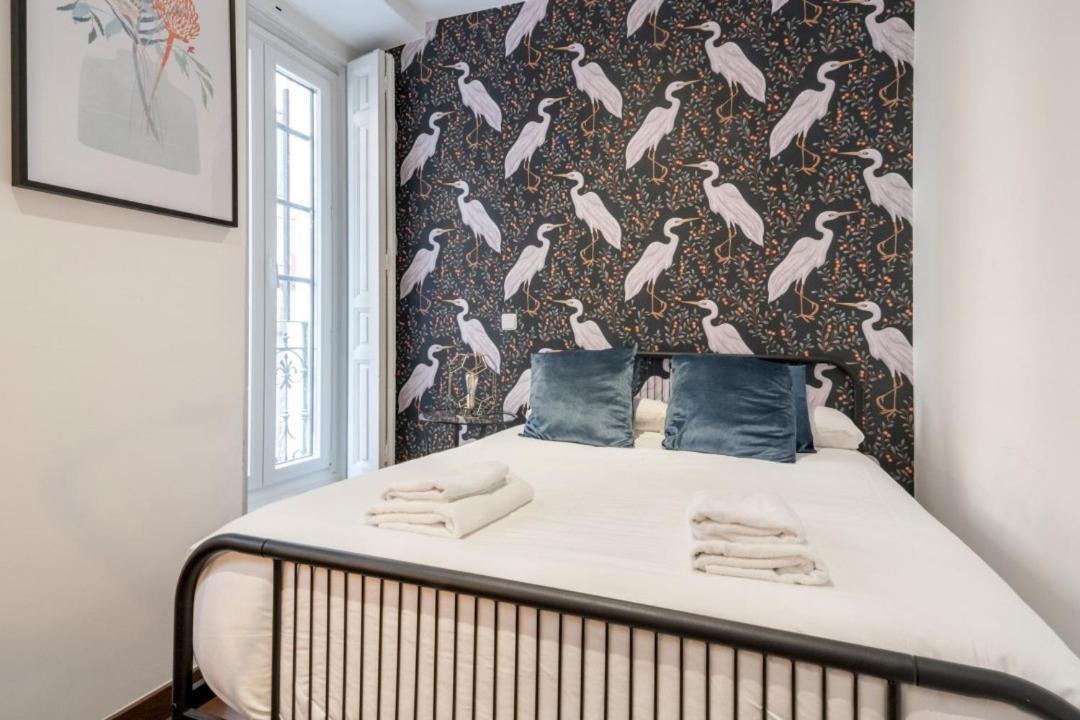 2 Bedrooms 2 Bathrooms Furnished - Malasana - Bright Stylish - Mintystay มาดริด ภายนอก รูปภาพ