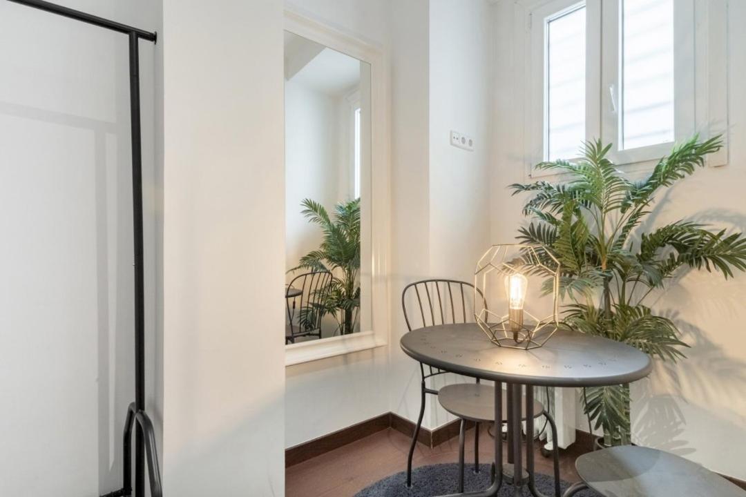 2 Bedrooms 2 Bathrooms Furnished - Malasana - Bright Stylish - Mintystay มาดริด ภายนอก รูปภาพ