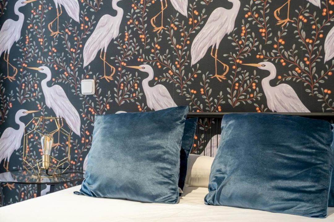 2 Bedrooms 2 Bathrooms Furnished - Malasana - Bright Stylish - Mintystay มาดริด ภายนอก รูปภาพ